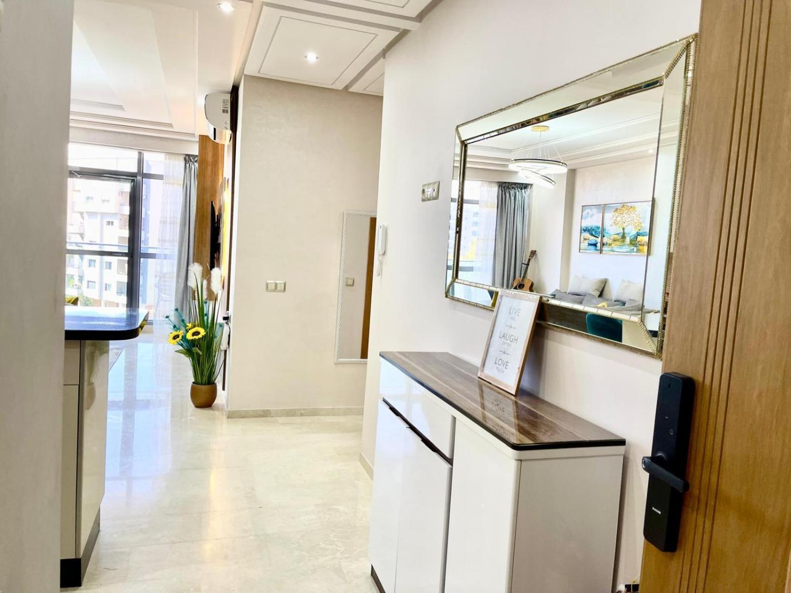 Modern Elegance With Sea Views In Central Tangier - Steps To Beach, Train And Attractions! Экстерьер фото